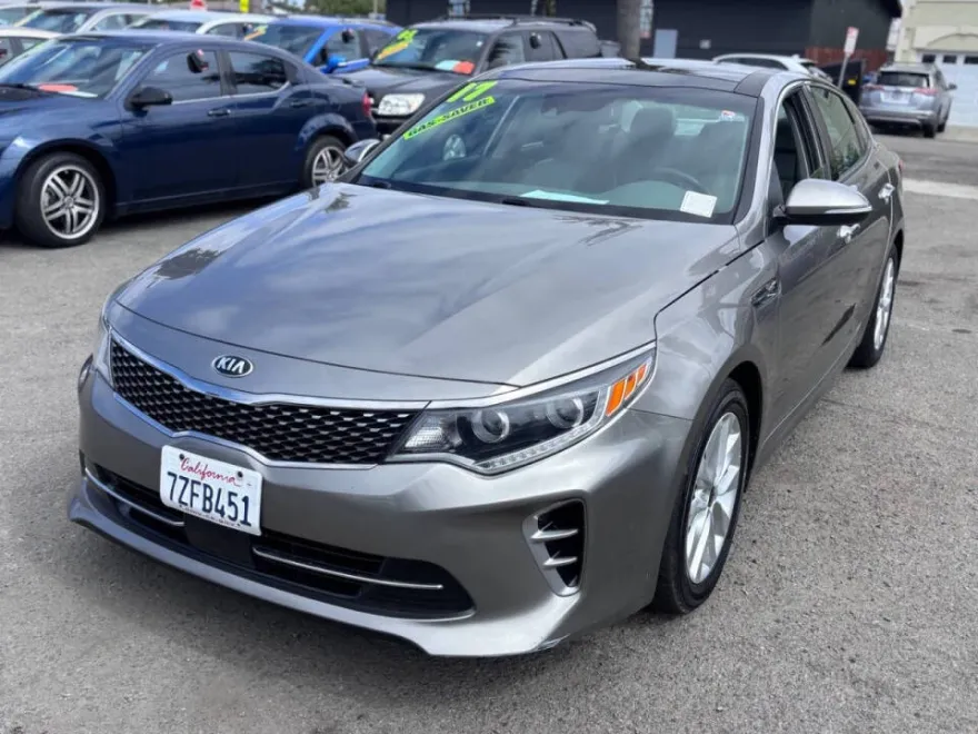 2017 Kia Optima EX photo 1