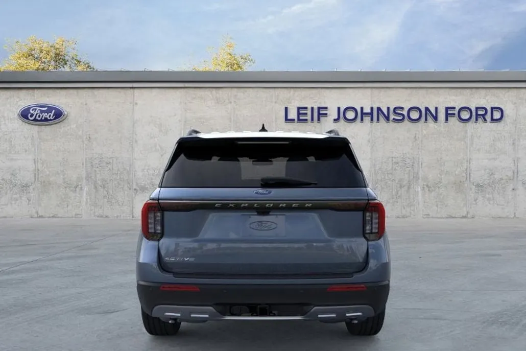 2025 Ford Explorer photo 1