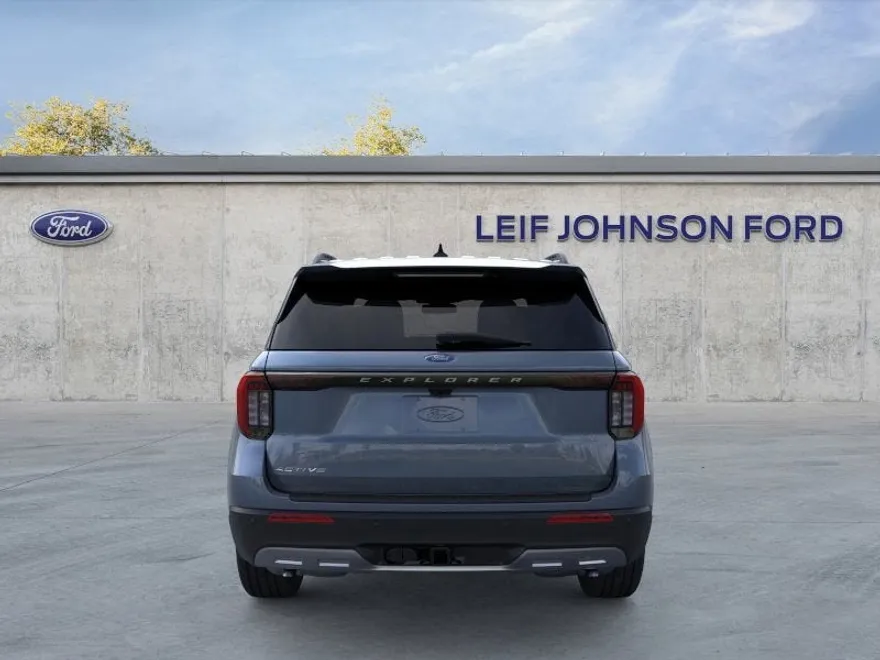 2025 Ford Explorer photo 1