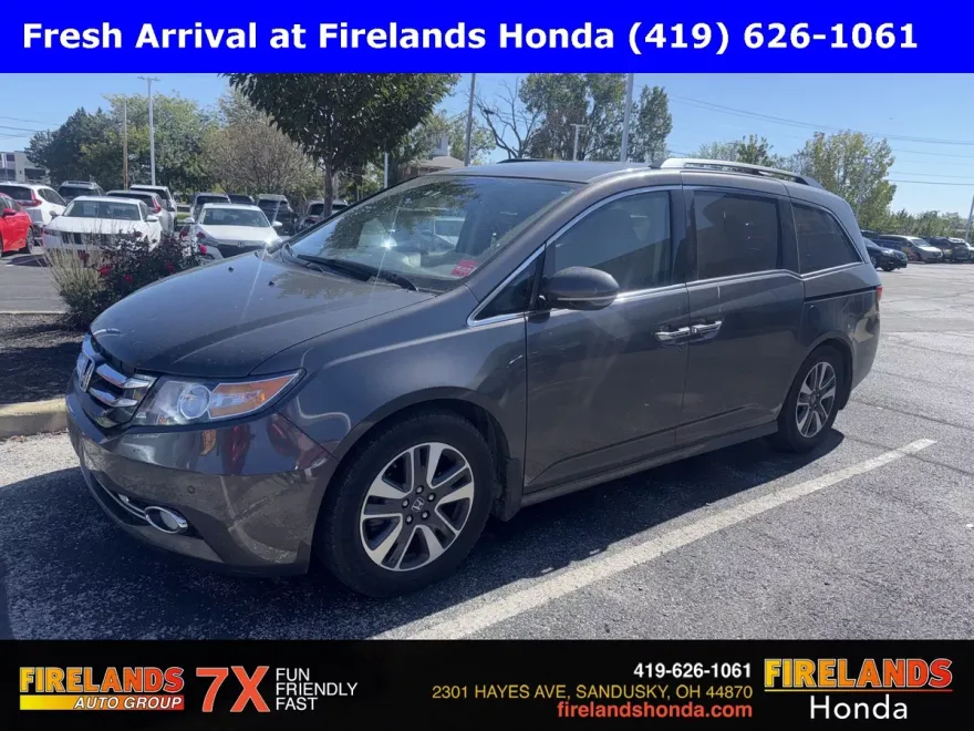 2017 Honda Odyssey Touring photo 1