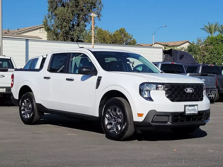 2025 Ford Maverick XLT photo 1