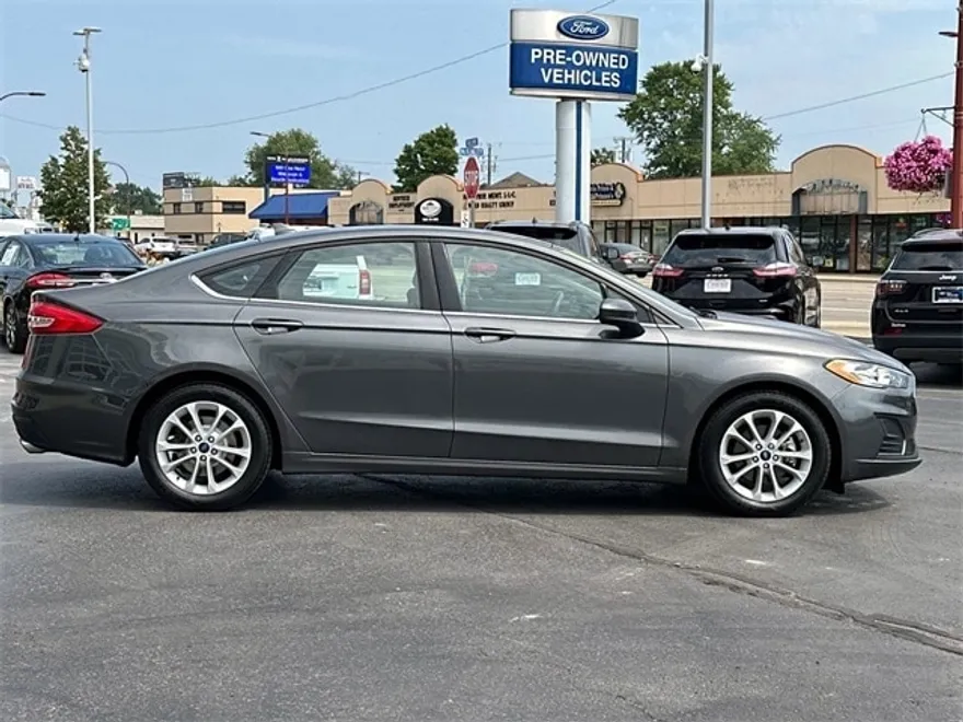 2020 Ford Fusion SE photo 1