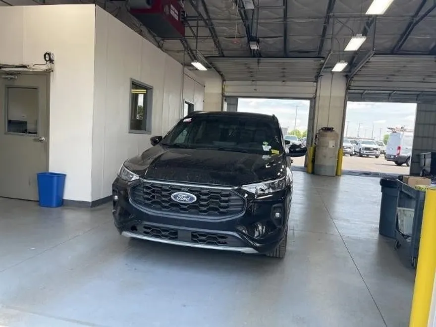 2023 Ford Escape ST-Line Select photo 1