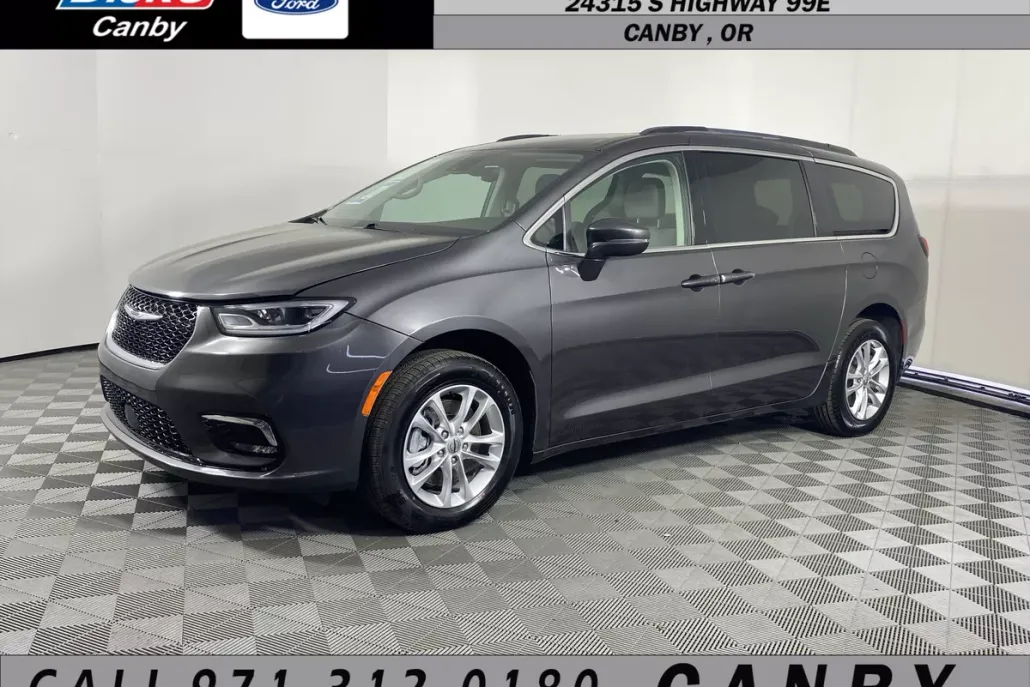 2021 Chrysler Pacifica Touring photo 1