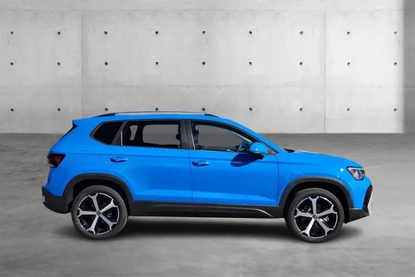 2025 Volkswagen Taos SEL photo 1