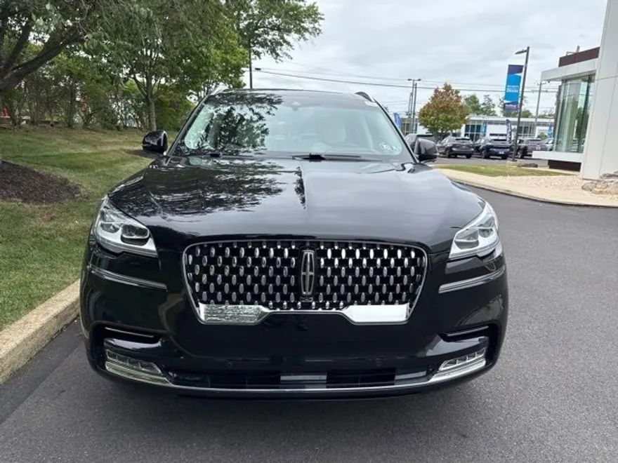 2023 Lincoln Aviator Black Label photo 1