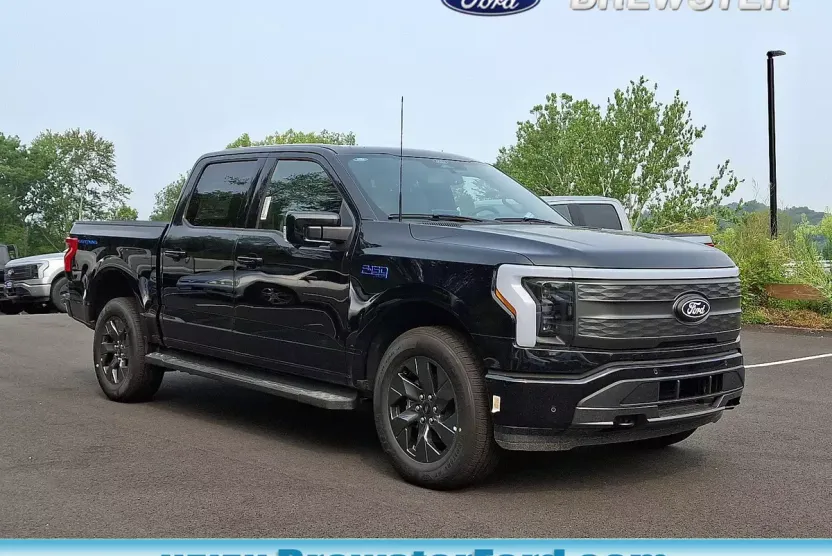 2025 Ford F-150 Lightning Lariat photo 1