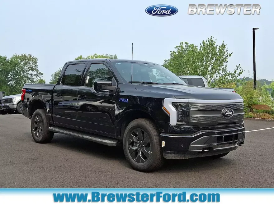 2025 Ford F-150 Lightning Lariat photo 1