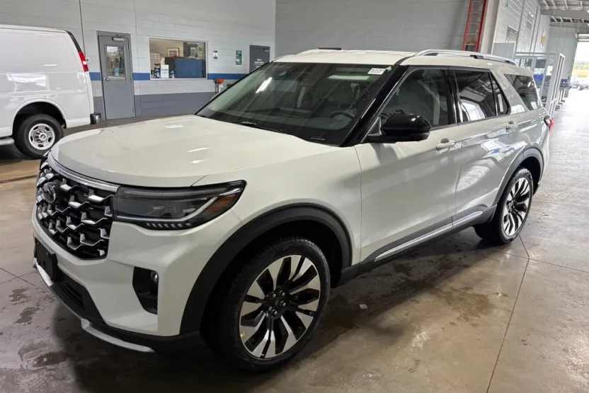 2026 Ford Explorer Platinum photo 1