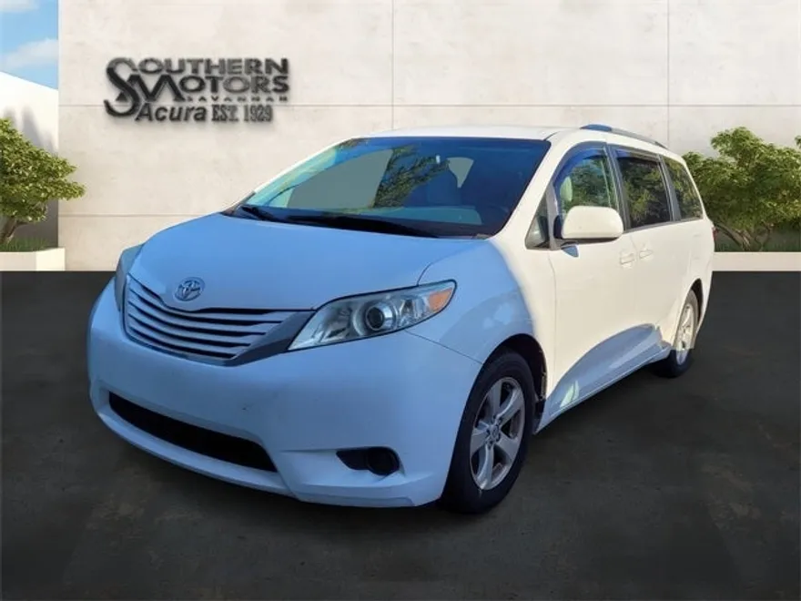 2017 Toyota Sienna L photo 1