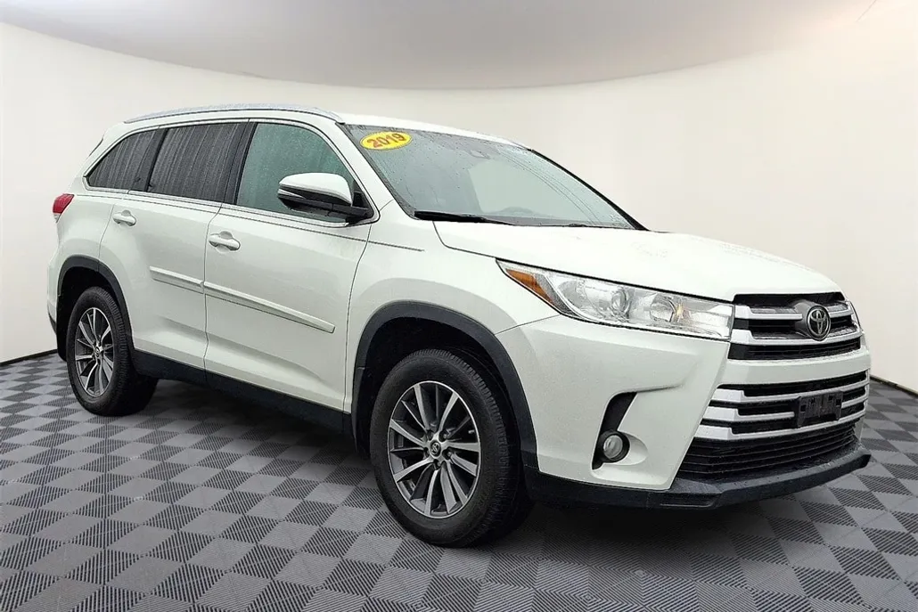 2019 Toyota Highlander XLE photo 1
