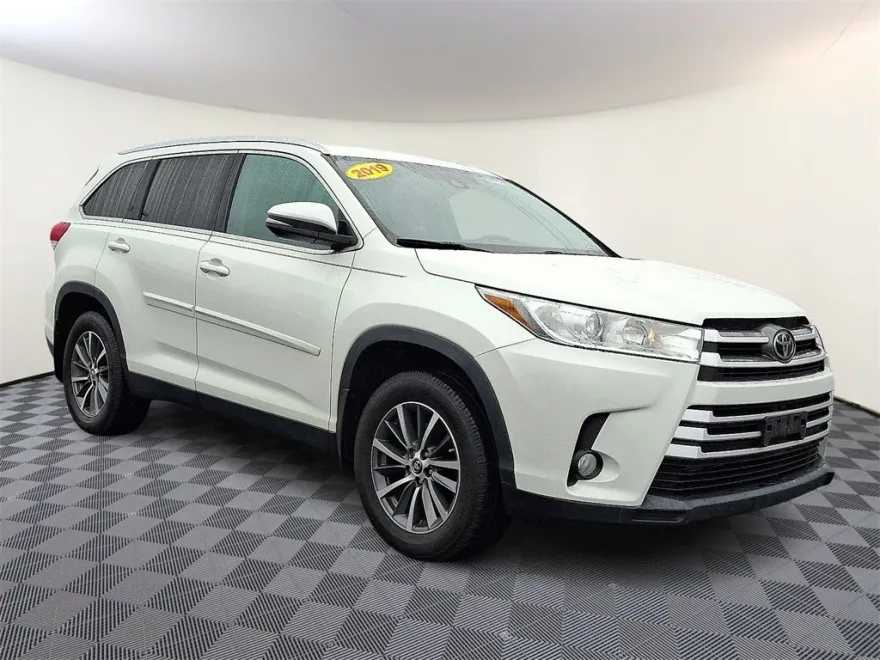 2019 Toyota Highlander XLE photo 1