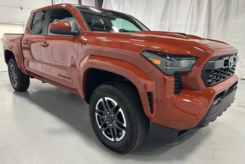 2025 Toyota Tacoma TRD Sport photo 1