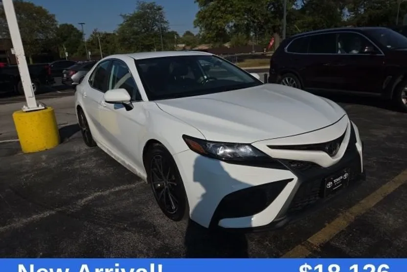 2021 Toyota Camry SE photo 1