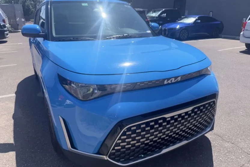 2023 Kia Soul EX photo 1
