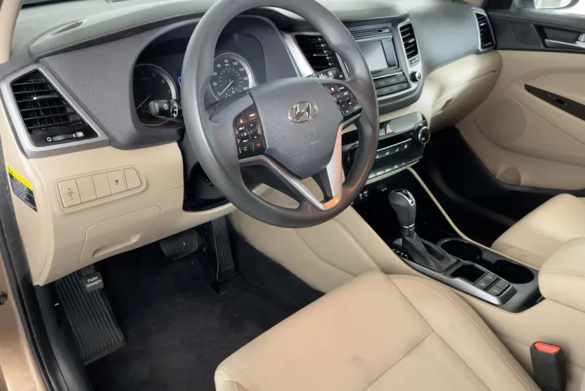 2016 Hyundai Tucson SE photo 1