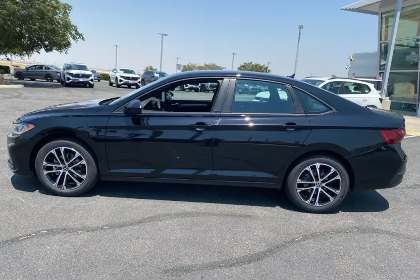 2025 Volkswagen Jetta 1.5T Sport photo 1