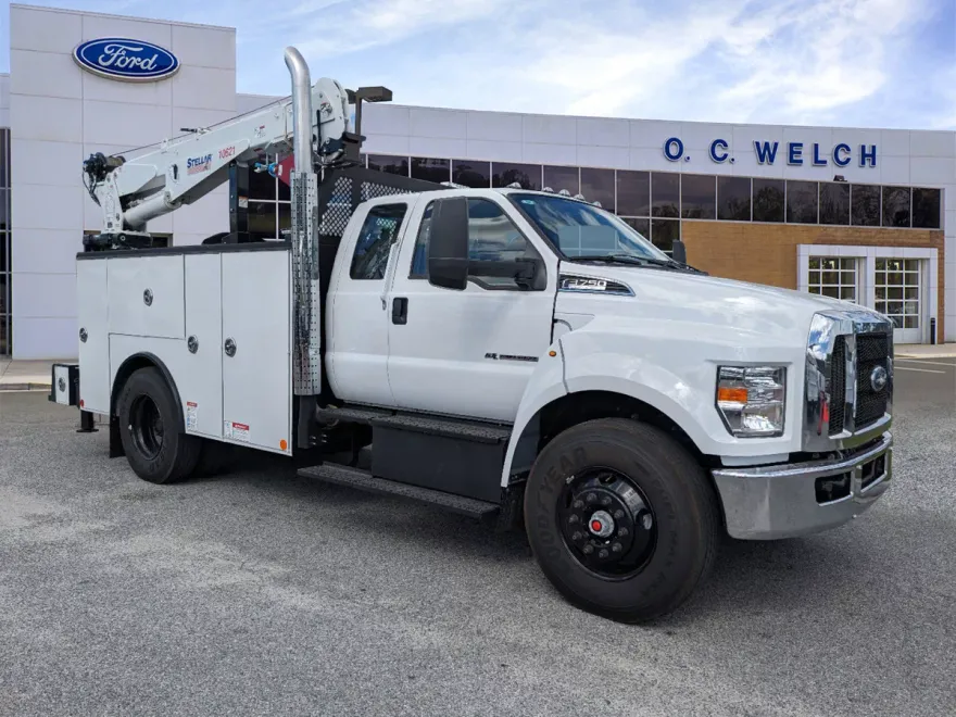 2024 Ford F-750 Base photo 1