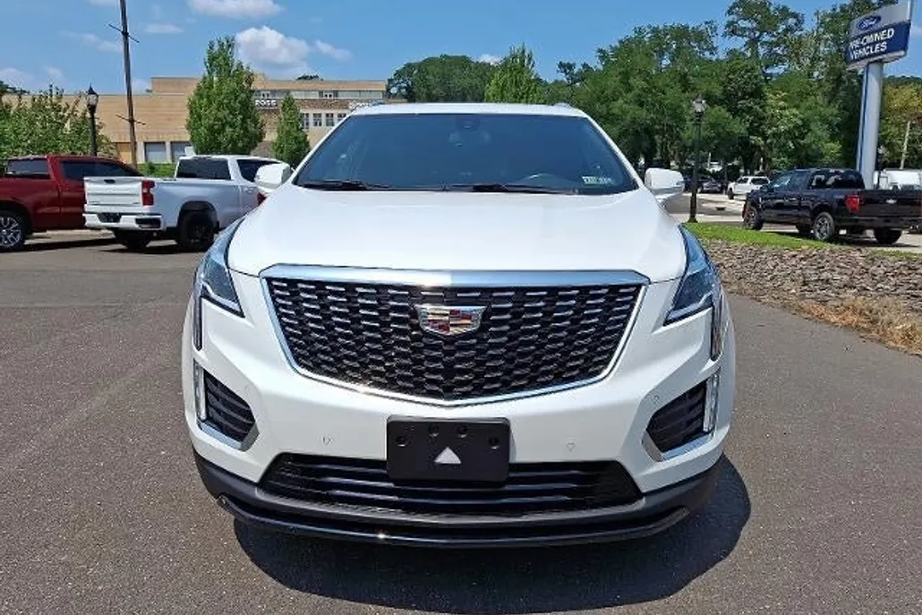 2022 Cadillac XT5 Luxury photo 1