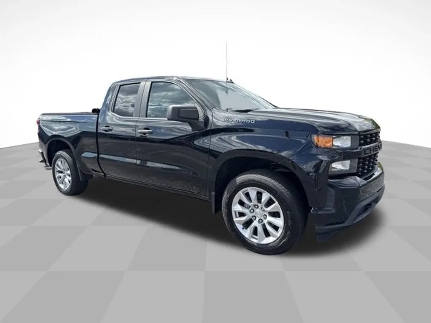 2019 Chevrolet Silverado 1500 Custom photo 1