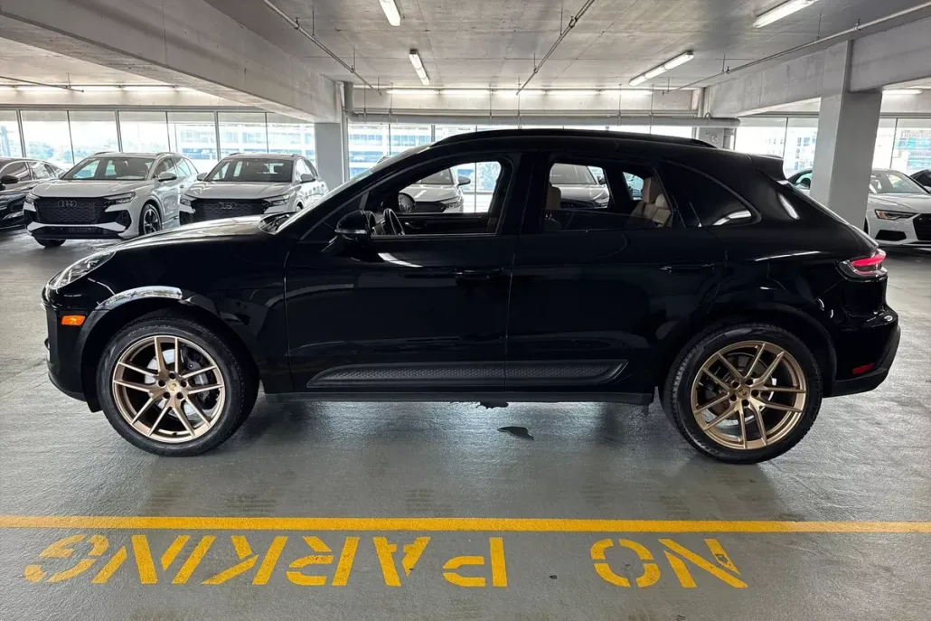 2024 Porsche Macan T photo 1
