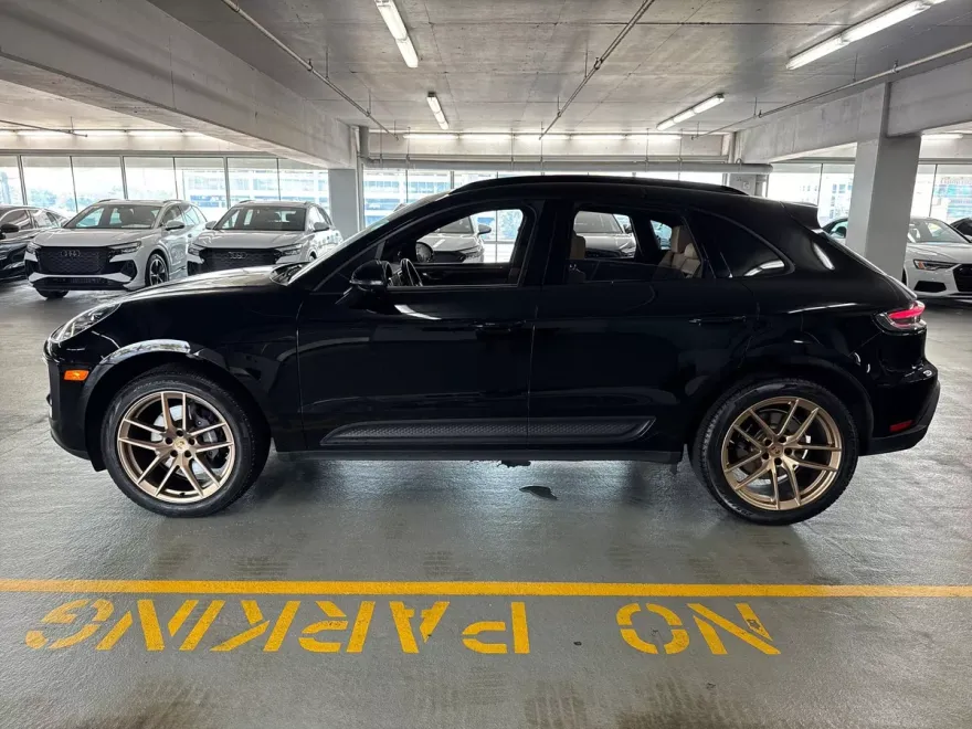 2024 Porsche Macan T photo 1