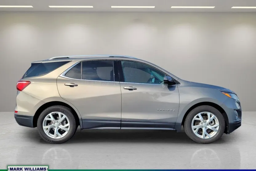 2018 Chevrolet Equinox LT photo 1