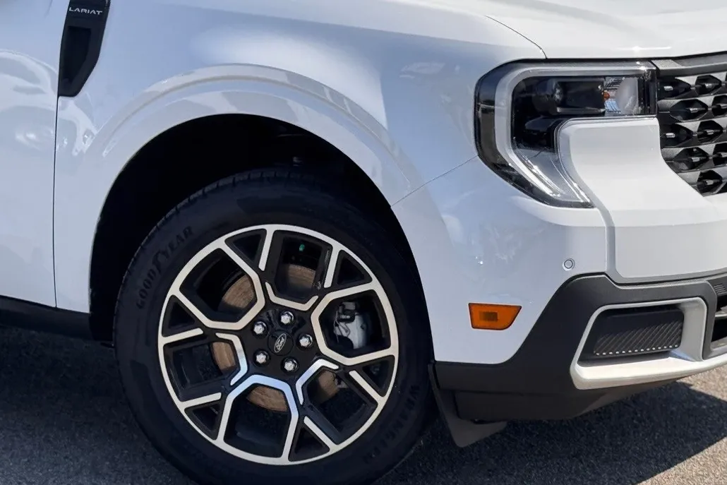 2025 Ford Maverick Lariat photo 1
