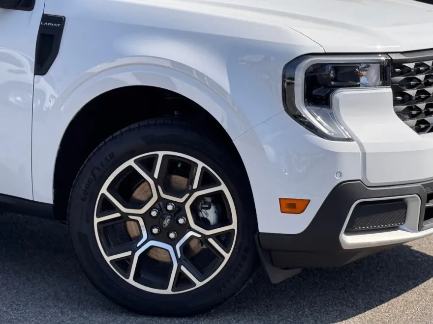 2025 Ford Maverick Lariat photo 1