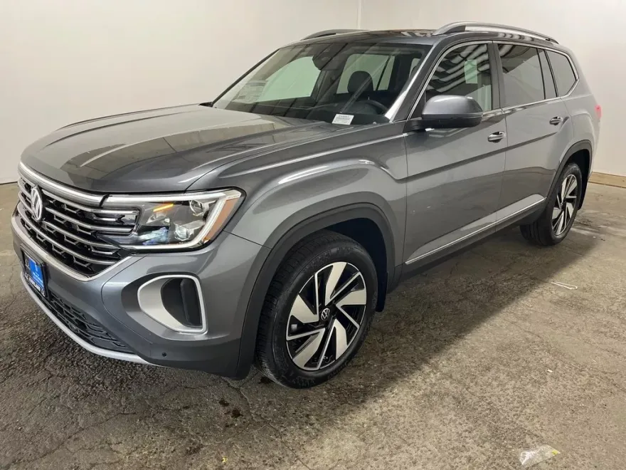 2025 Volkswagen Atlas SEL photo 1
