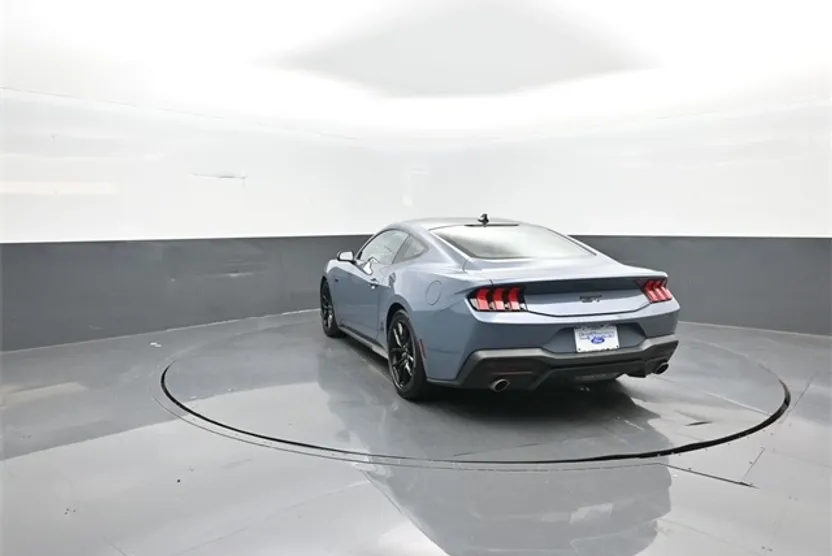 2024 Ford Mustang GT photo 1
