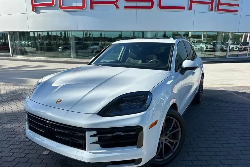 2025 Porsche Cayenne photo 1