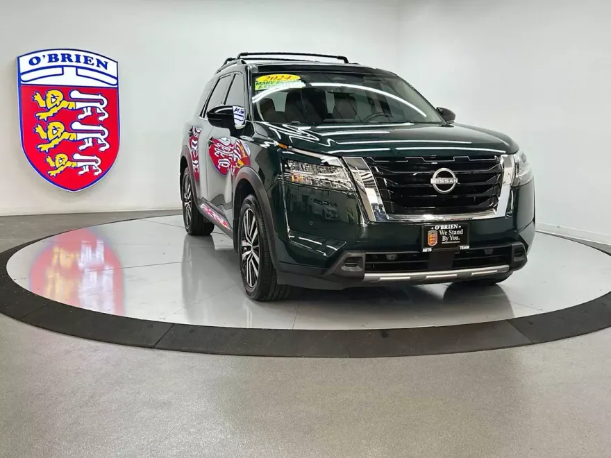 2024 Nissan Pathfinder Platinum photo 1