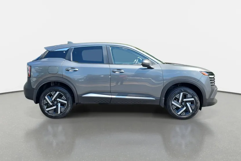 2025 Nissan Kicks SV photo 1