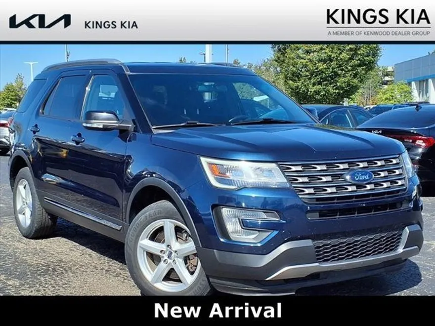 2017 Ford Explorer XLT photo 1
