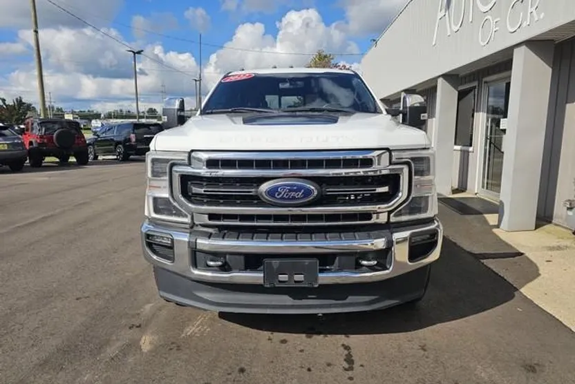 2022 Ford F-350 Lariat photo 1