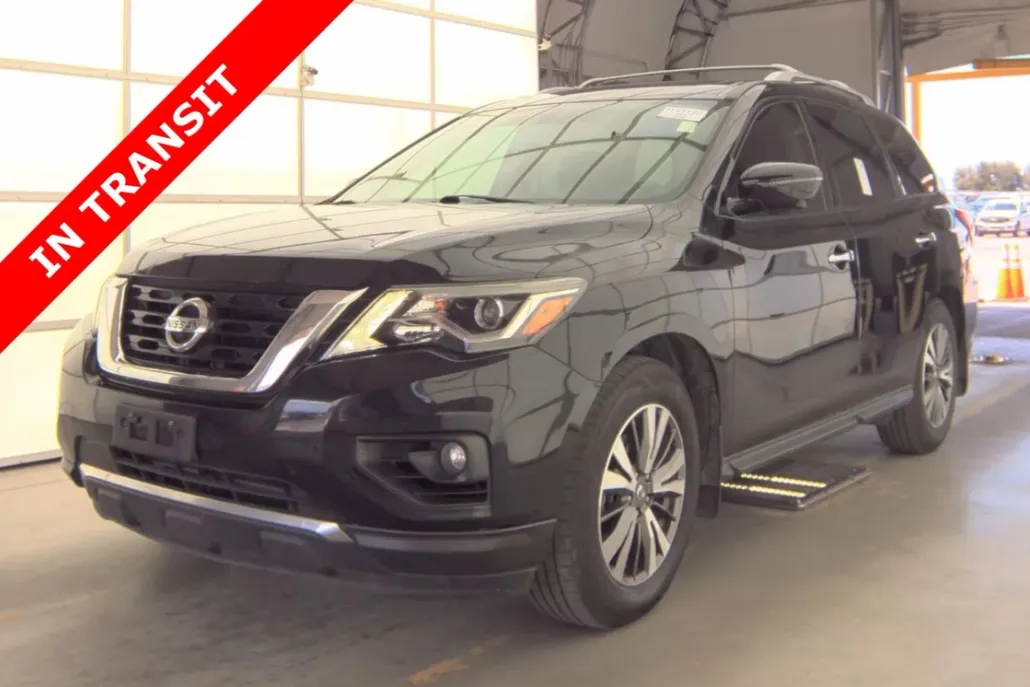 2017 Nissan Pathfinder SL photo 1