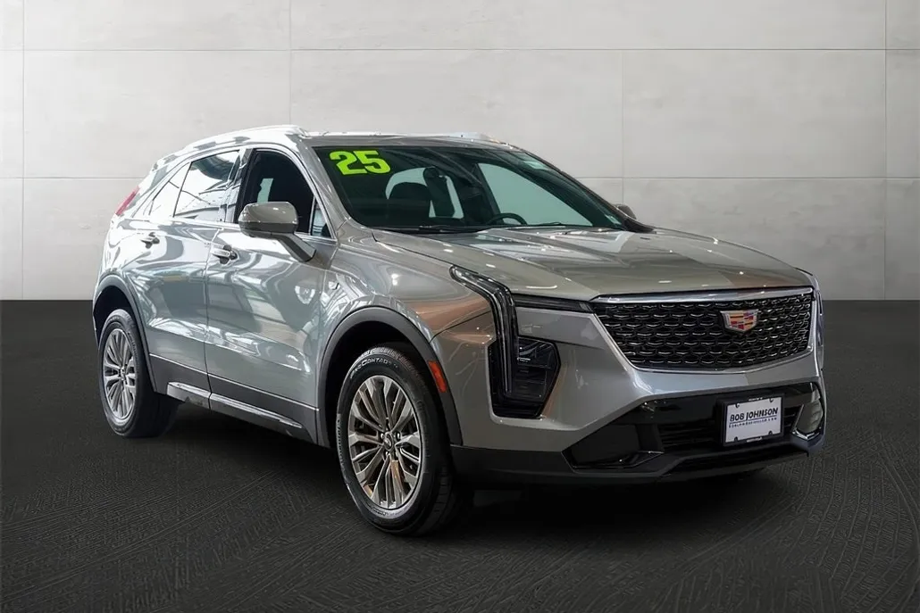 2025 Cadillac XT4 Premium Luxury photo 1