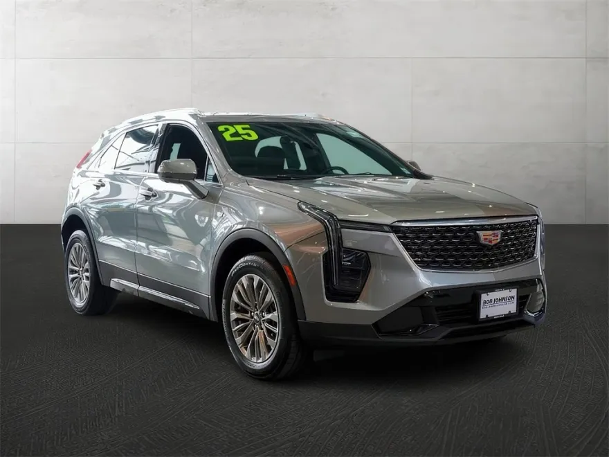 2025 Cadillac XT4 Premium Luxury photo 1