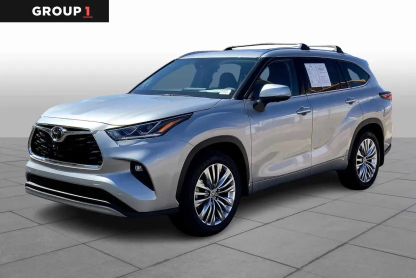 2025 Toyota Highlander Platinum photo 1