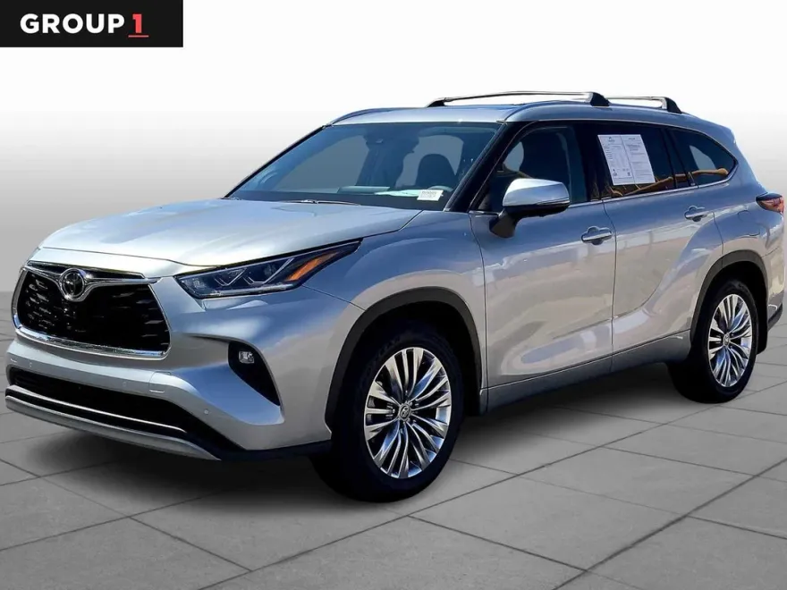 2025 Toyota Highlander Platinum photo 1