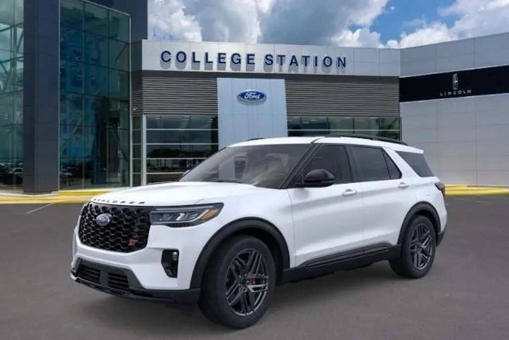 2025 Ford Explorer ST photo 1