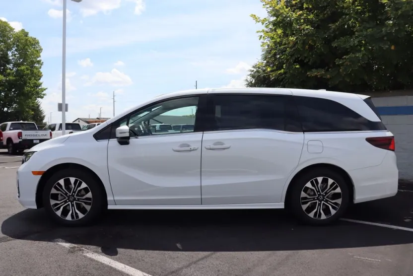 2026 Honda Odyssey Elite photo 1