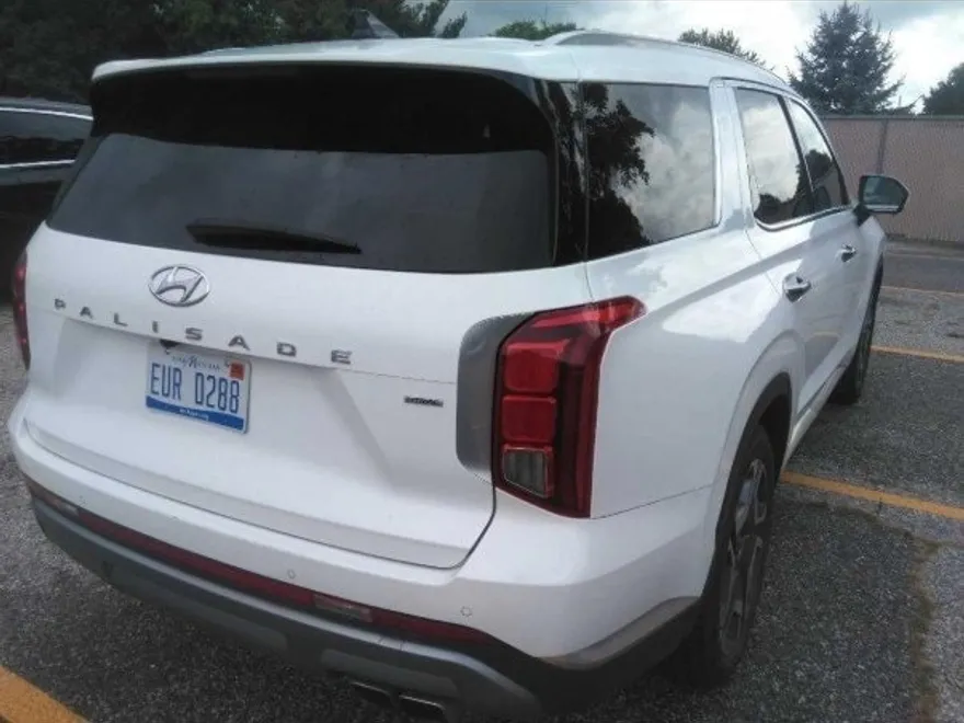 2024 Hyundai Palisade Limited photo 1