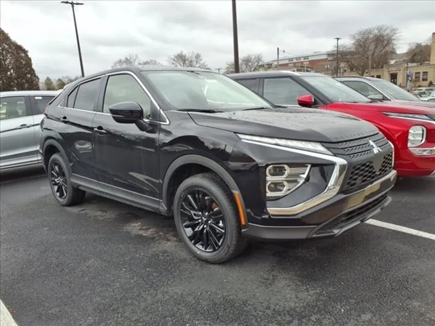 2025 Mitsubishi Eclipse Cross LE photo 1