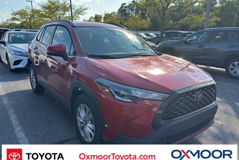 2022 Toyota Corolla Cross LE photo 1