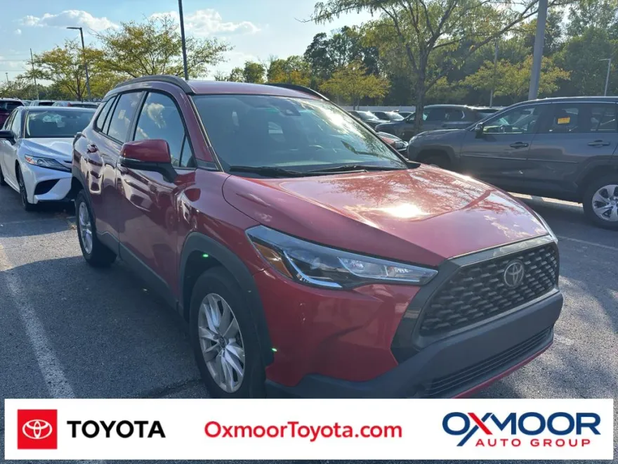 2022 Toyota Corolla Cross LE photo 1