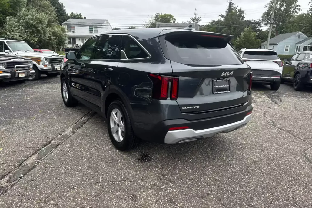 2025 Kia Sorento LX photo 1