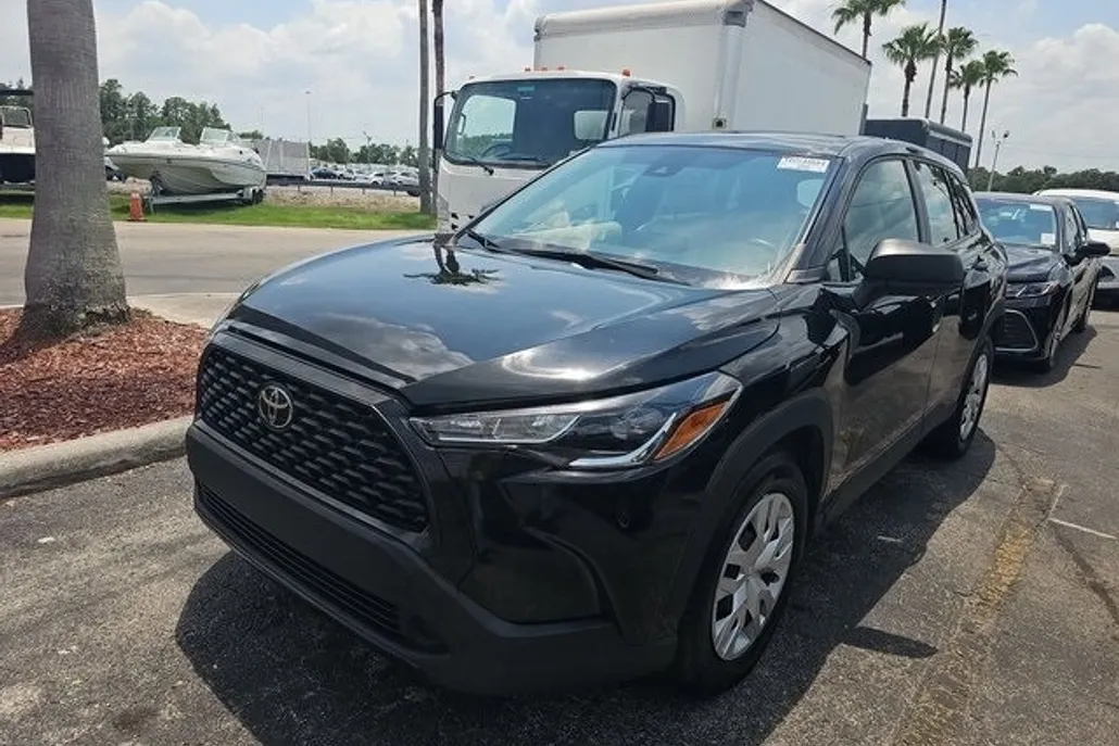 2022 Toyota Corolla Cross L photo 1