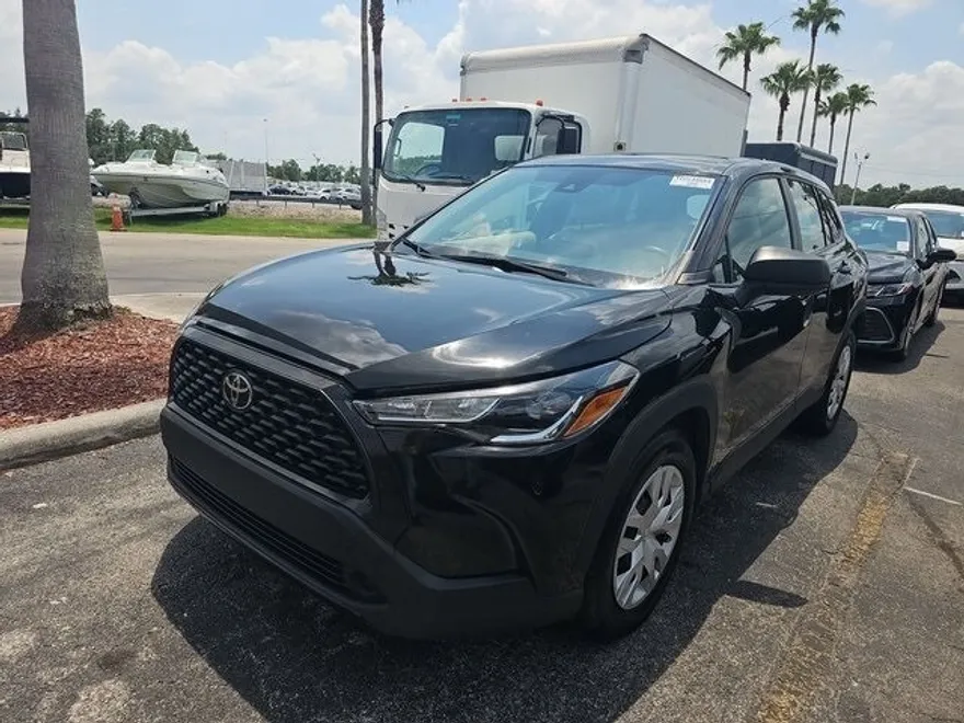 2022 Toyota Corolla Cross L photo 1